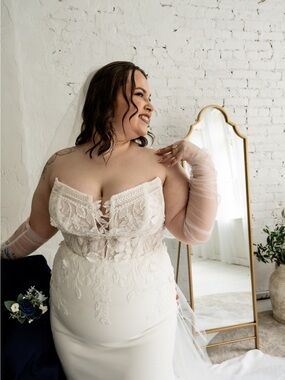 Ivory Lace Applique Strapless Bridal Gown & Veil- Stella York 7576